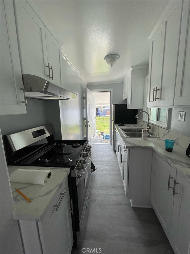 117 S Cedar Ave, Inglewood, CA 90301 - photo 6