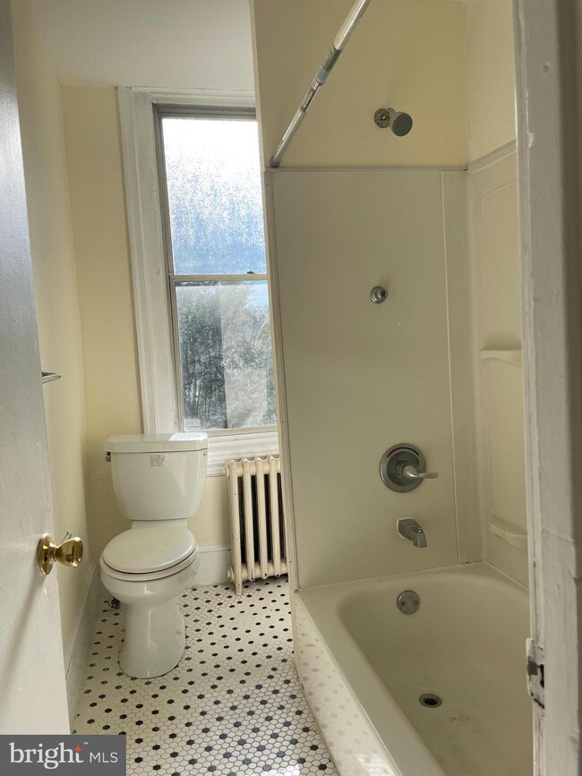 516 W Queen Ln unit 2, Philadelphia, PA 19144 - photo 7