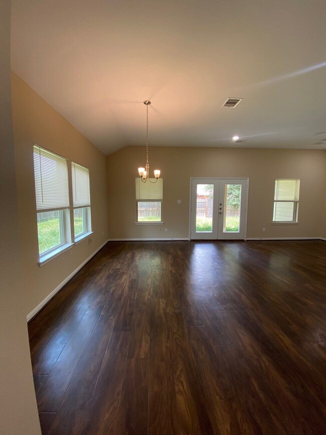 7633 Tully St, Houston, TX 77016 - photo 2