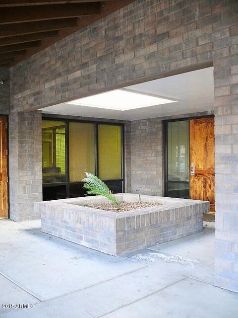 Center Planters