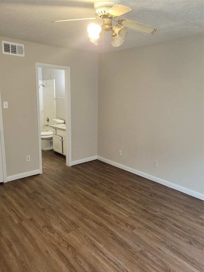 9700 Leawood Blvd unit 1501, Houston, TX 77099 - photo 7