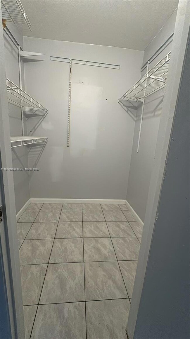 1501 NE 34th Ct unit 6, Oakland Park, FL 33334 - photo 5