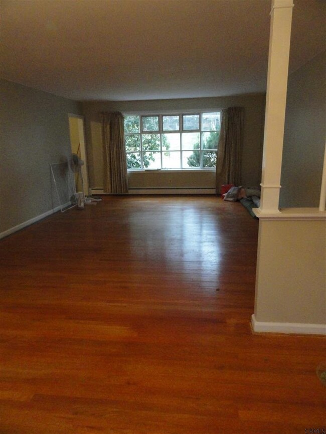 352 W Highland Dr, Schenectady, NY 12303 - photo 2