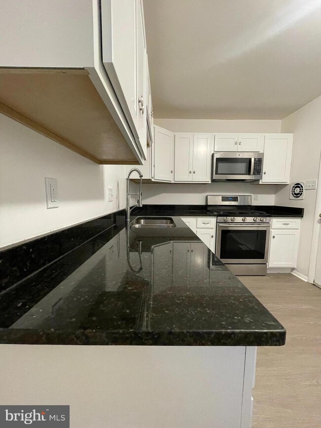 8200 Tomlinson Ct, Severn, MD 21144 - photo 6