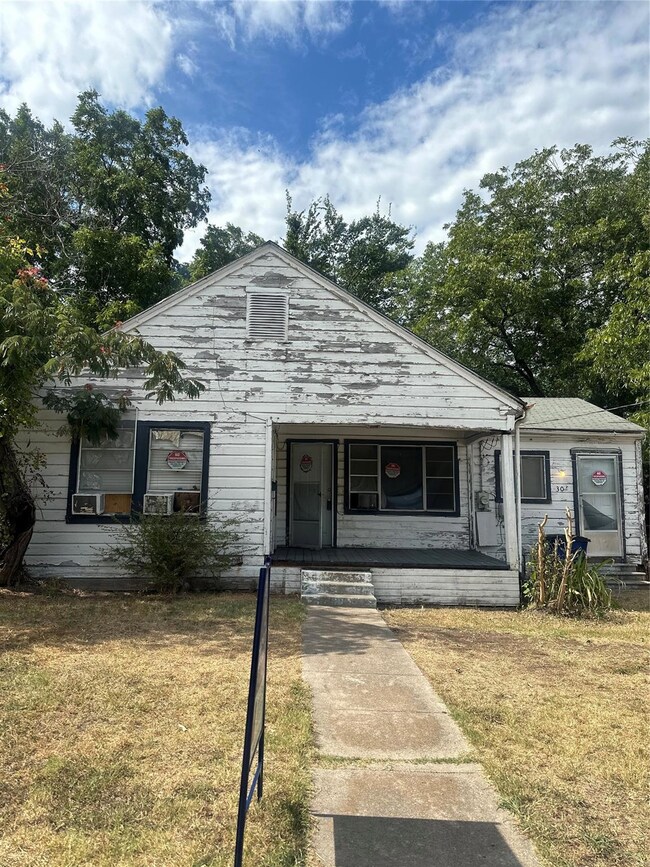 308 E Martin Luther King Dr, Ennis, TX 75119 - photo 4