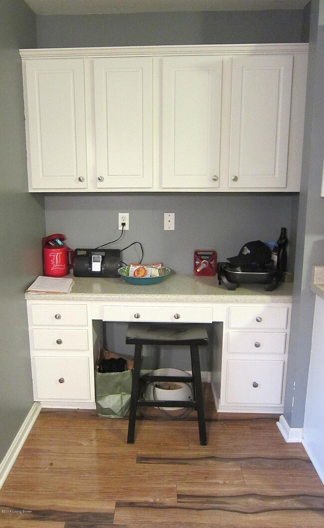 8806 Maple Rd, Louisville, KY 40229 - photo 5