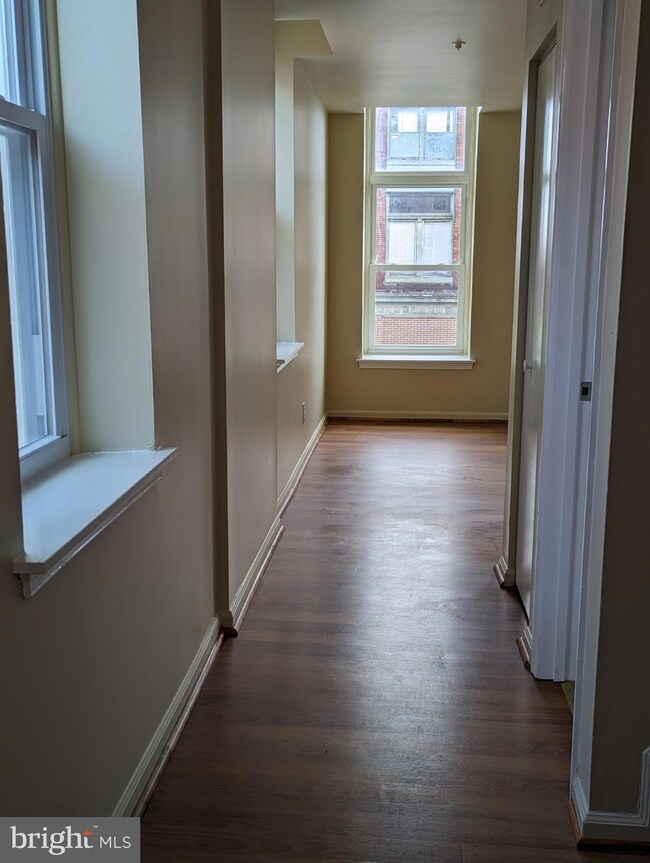1422 E Baltimore St unit 200, Baltimore, MD 21231 - photo 4