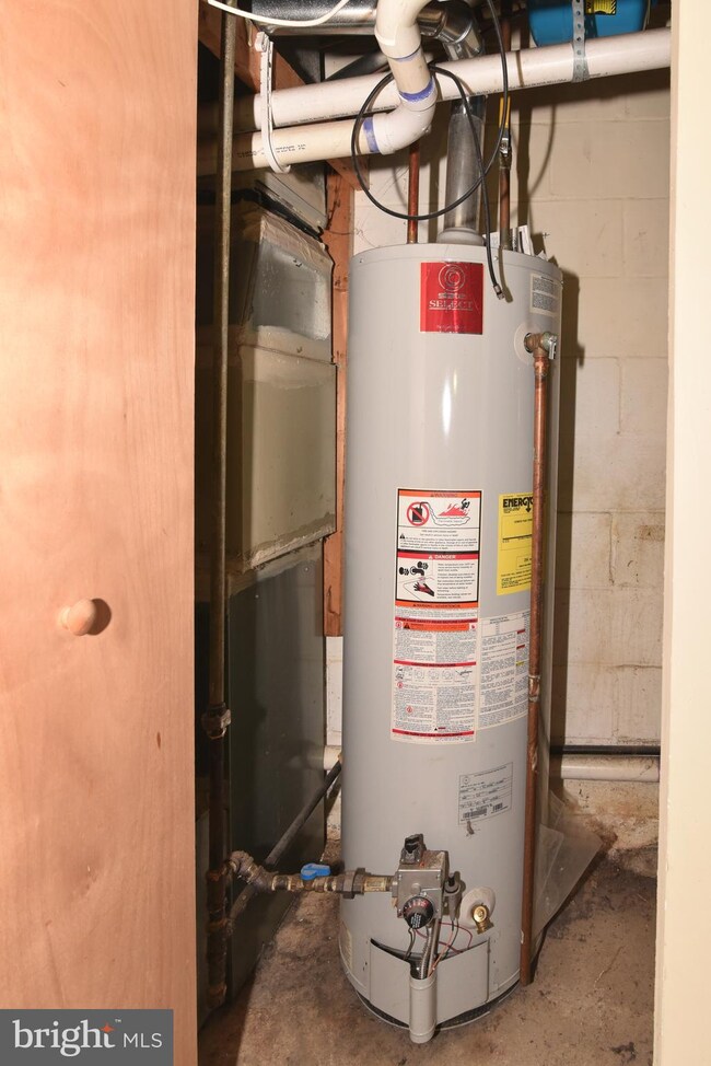 938 N Franklintown Rd, Baltimore, MD 21216 - photo 2