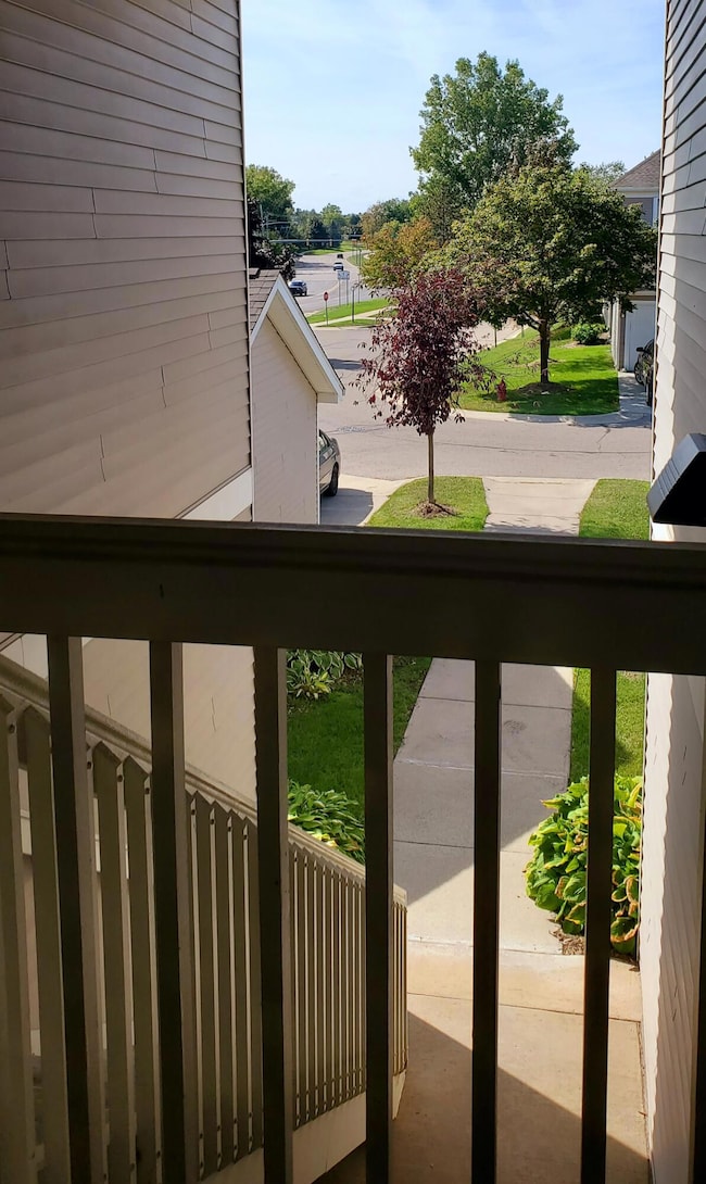 1354 Fox Pointe Cir, Ann Arbor, MI 48108 - photo 4