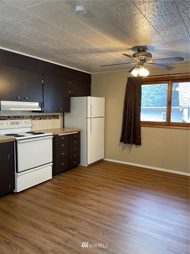 1129 W Spruce St, Port Angeles, WA 98363 - photo 3