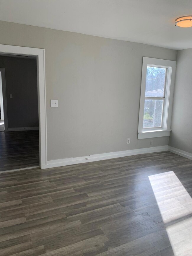 310 W Texas St, Denison, TX 75020 - photo 7