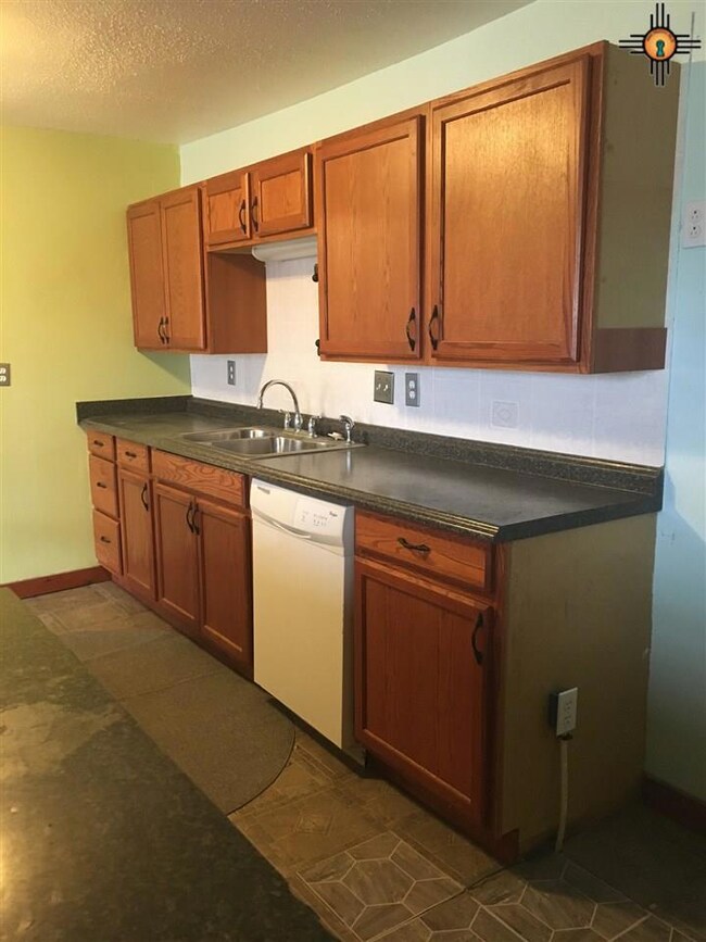 212 W Scharbauer St, Hobbs, NM 88240 - photo 4