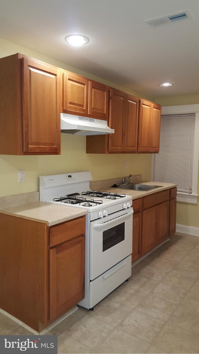 2522 Oakley Ave unit B, Baltimore, MD 21215 - photo 2