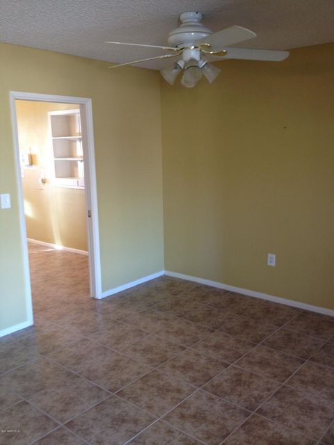 10208 W Caron Dr, Sun City, AZ 85351 - photo 4