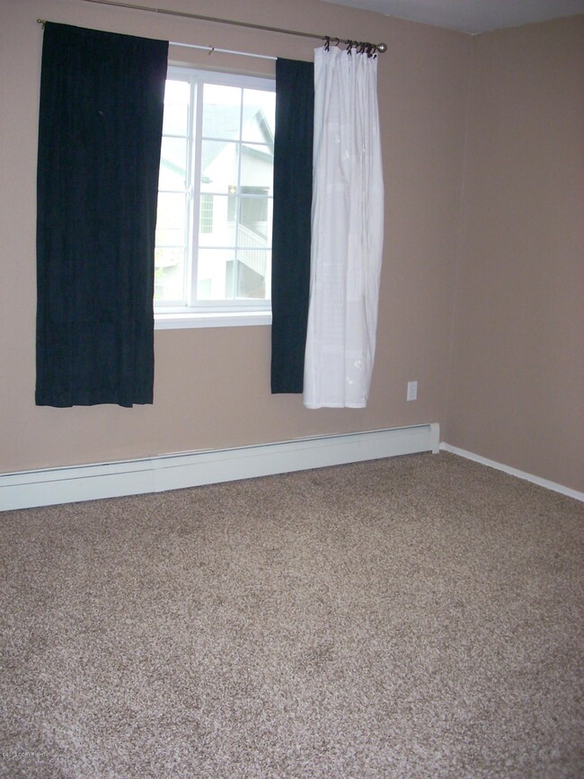Looking into master from door entry