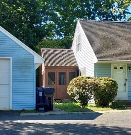 233 Strong St, Amherst, MA 01002 - photo 4