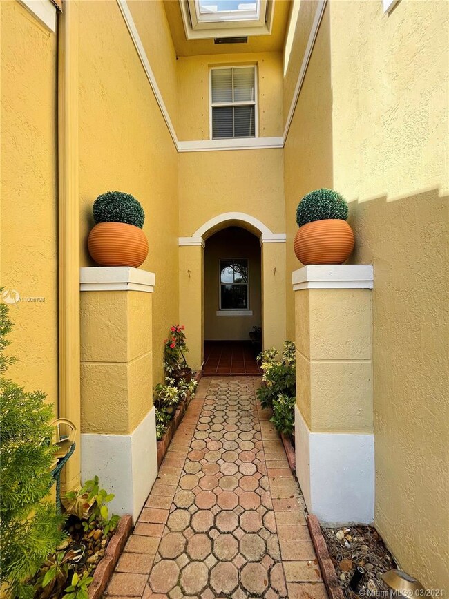 11025 NW 43rd Ln, Doral, FL 33178 - photo 6