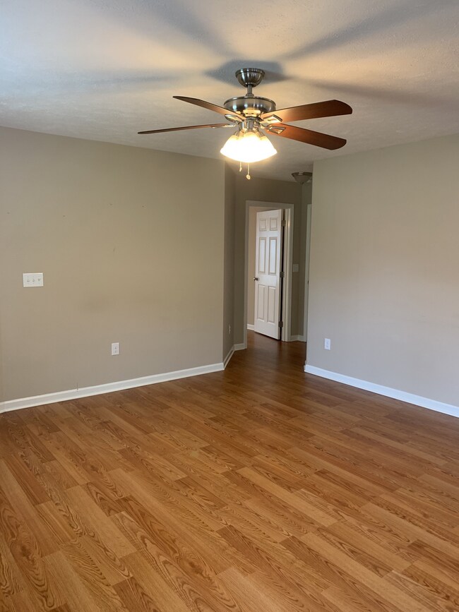 213 John Mark Ct, Manchester, TN 37355 - photo 2