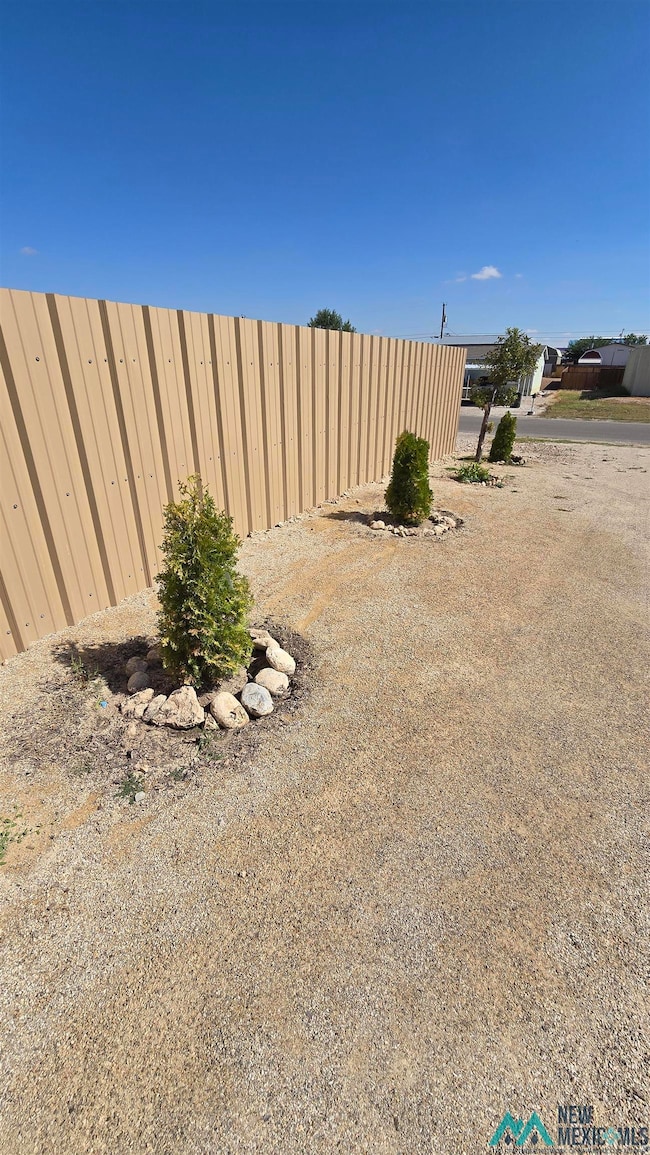 2109 Algerita St, Carlsbad, NM 88220 - photo 5