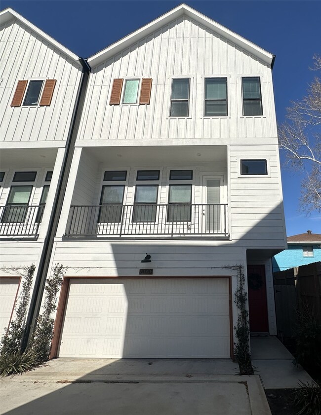 902 Martin St unit C, Houston, TX 77018 - photo 2