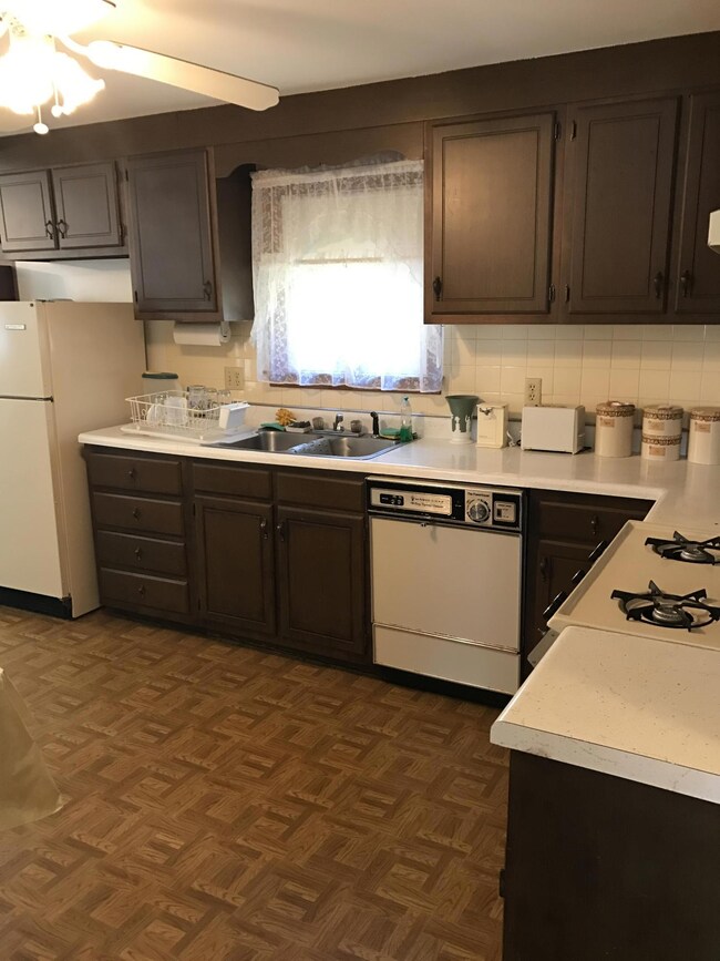 28 Mariner Cir, Cotuit, MA 02635 - photo 4