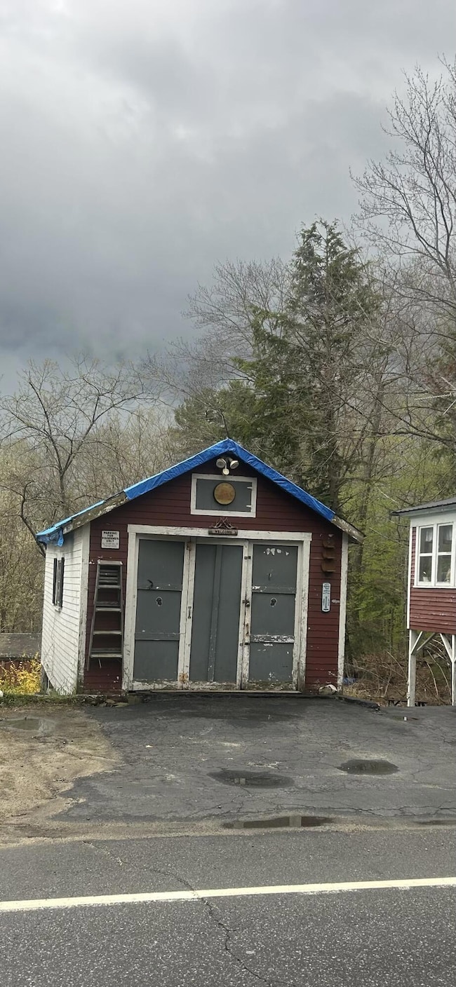 100 Intervale small garage