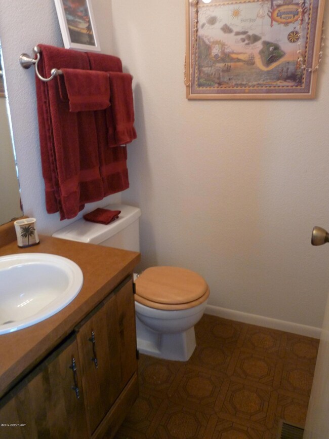 Front Entry 1/2 Bath