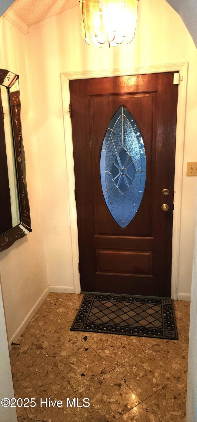 1553 N. NC 41 Hwy - Foyer copy