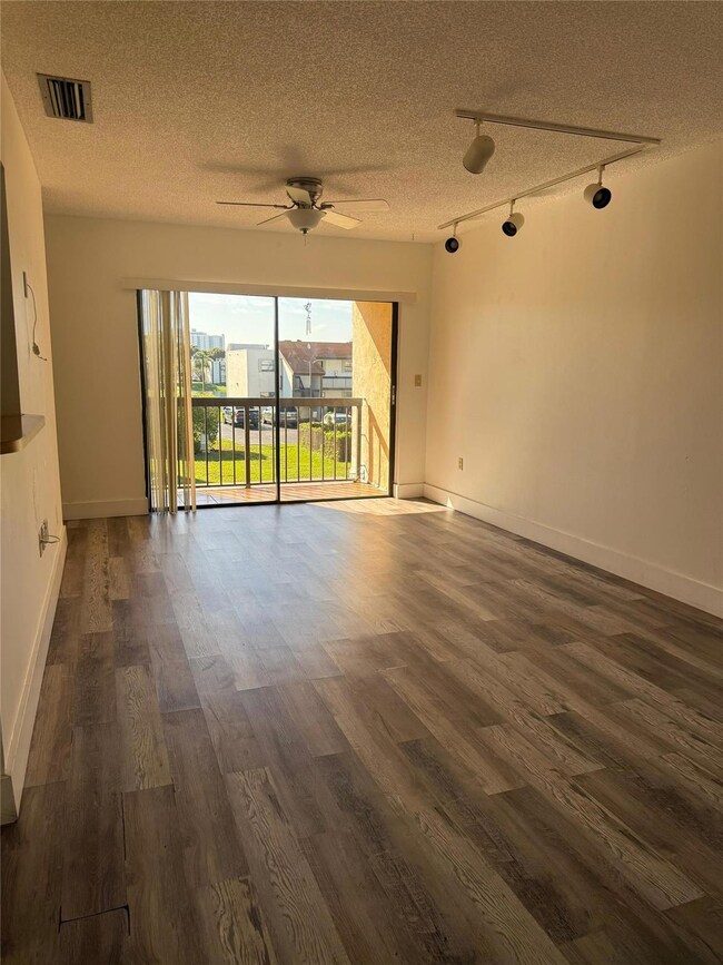 660 W Park Dr unit 206, Miami, FL 33172 - photo 5