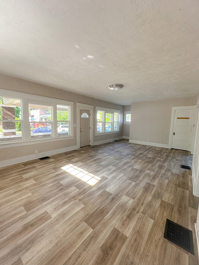 503 W 6th St, Anderson, IN 46016 - photo 4