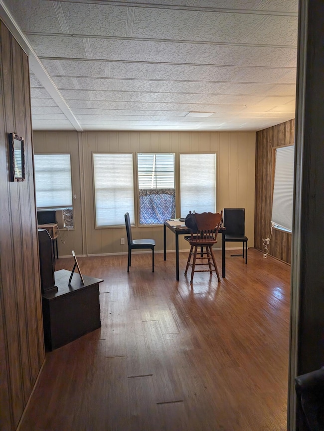 2550 #15-MOBILEHOME-LIVINGROOM