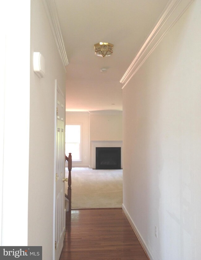 18518 Quantico Gateway Dr, Triangle, VA 22172 - photo 3