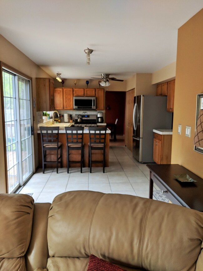 3237 Gresham Ln E, Aurora, IL 60504 - photo 2