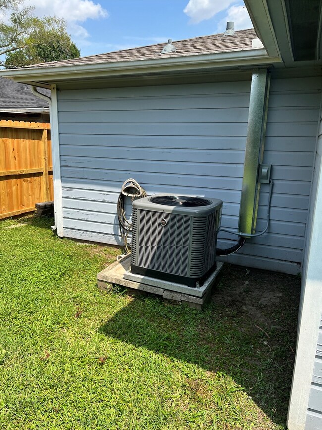 10207 Carthage Dr, Houston, TX 77089 - photo 7