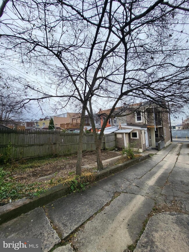 939 Locust St, Reading, PA 19604 - photo 4