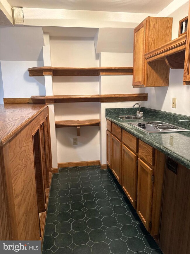 8 Westchester Ct unit BASEMENT, Stafford, VA 22554 - photo 2