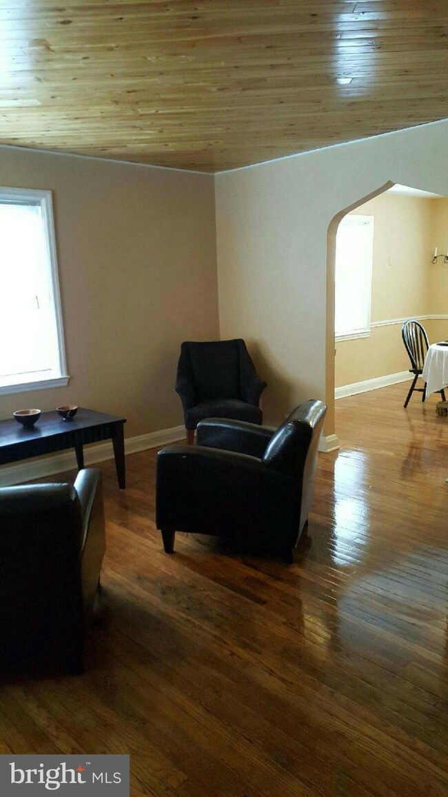 117 Edgewood St, Baltimore, MD 21229 - photo 3