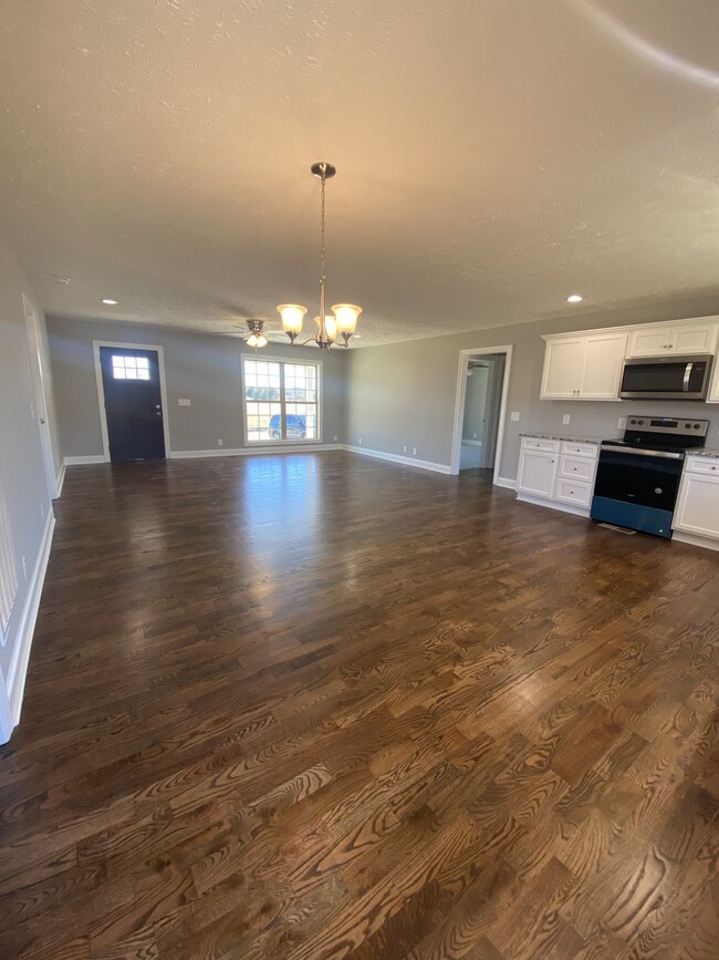 228 Jordan Ave, Shelbyville, TN 37160 - photo 2