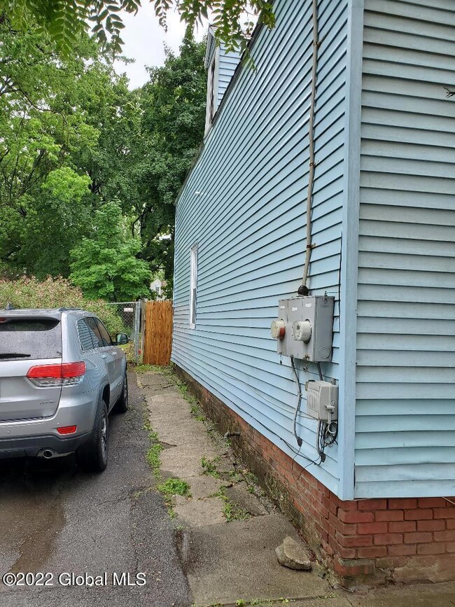 590 Livingston Ave, Albany, NY 12206 - photo 3