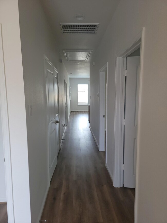 1011 Tillman Ln, East Bernard, TX 77435 - photo 2