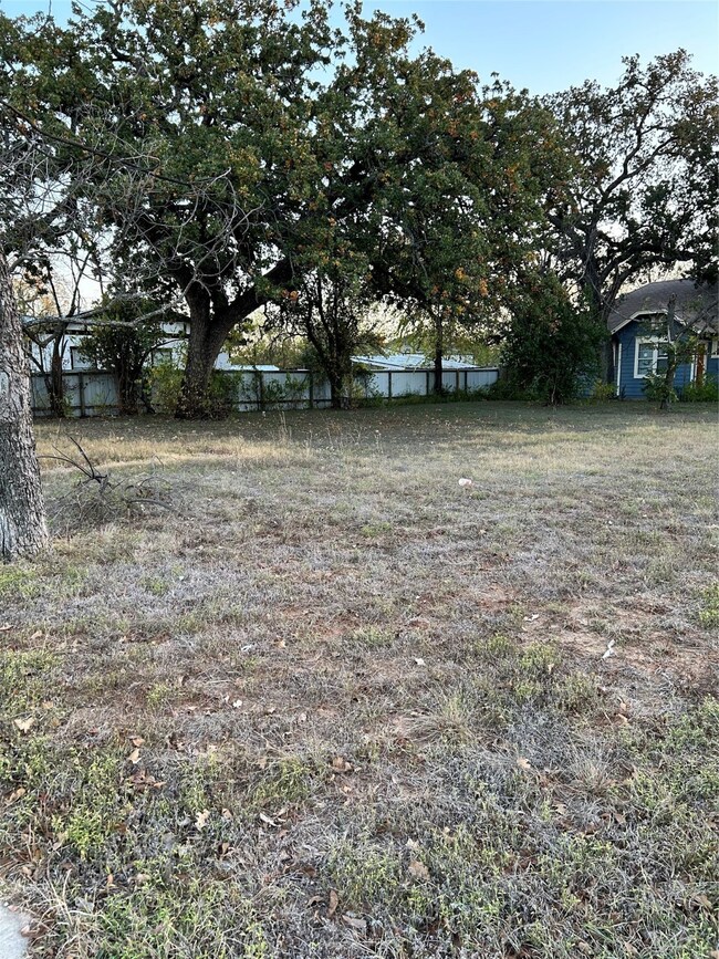 1101 3rd St, Brownwood, TX 76801 - photo 3