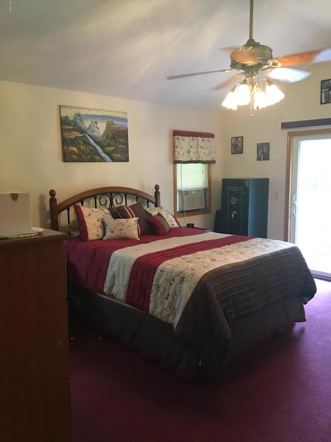 127 Bayberry Dr, Dingmans Ferry, PA 18328 - photo 4