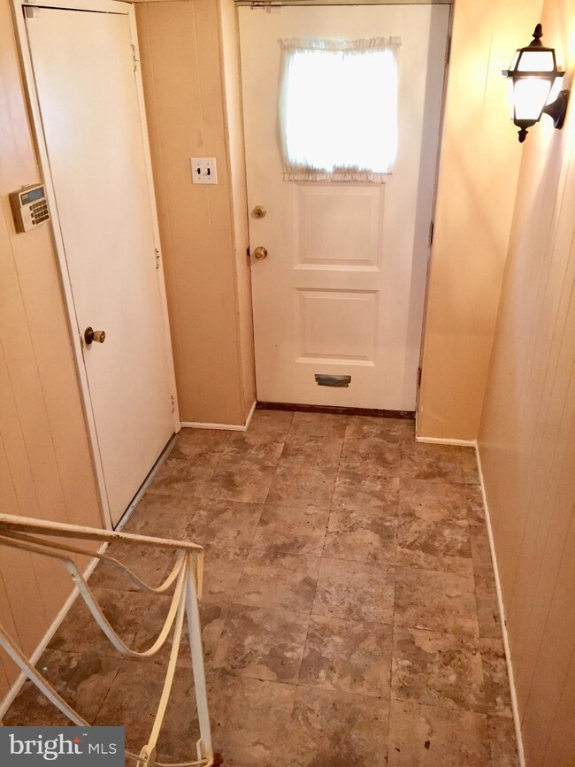 128 Botanic Ct, Upper Darby, PA 19082 - photo 4