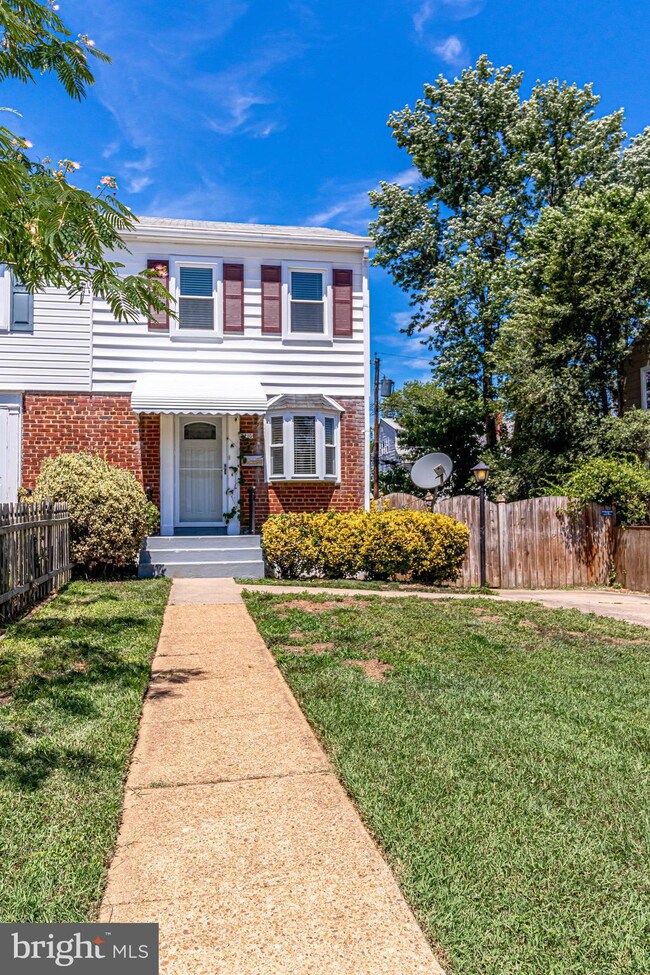 2210 Rollins Dr, Alexandria, VA 22307 - photo 2