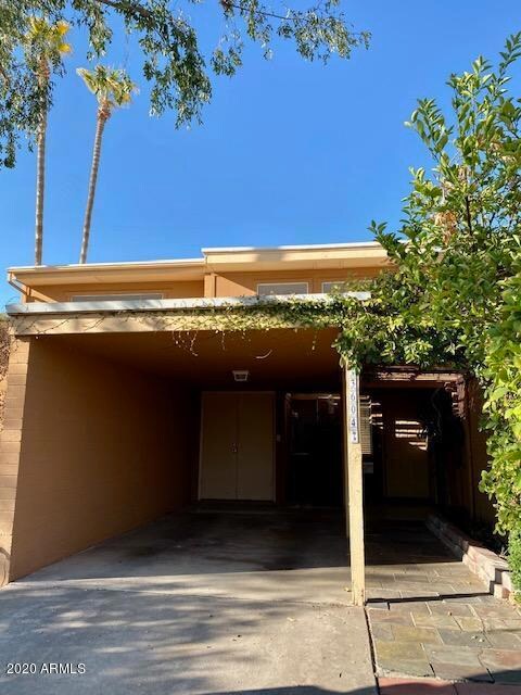 Front / Carport