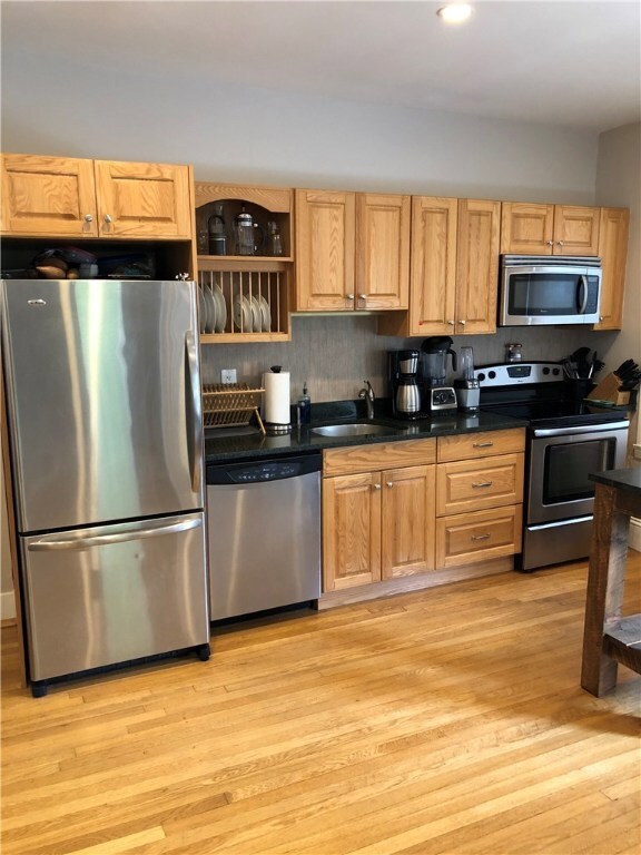 47 8th St, Providence, RI 02906 - photo 2