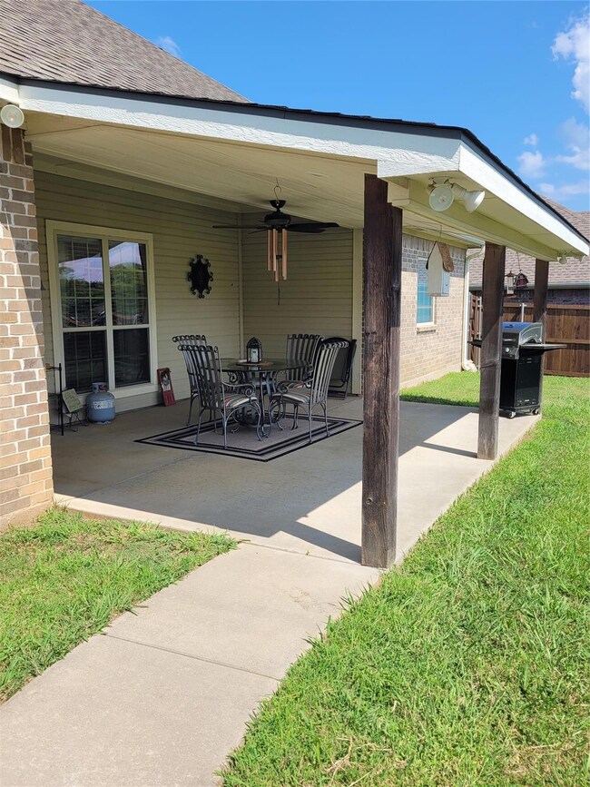 143 Chrissa Dr, Pottsboro, TX 75076 - photo 6