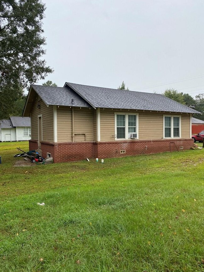 1501 Pershing other side view