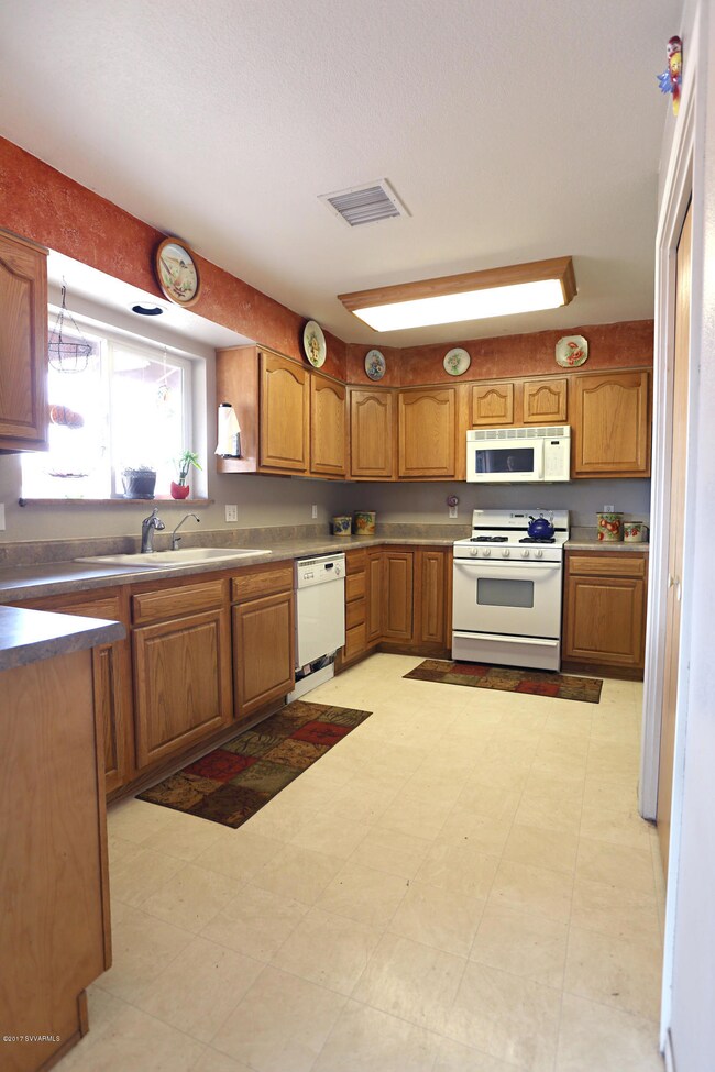 640 N Soaring Hawk Ln, Cornville, AZ 86325 - photo 7