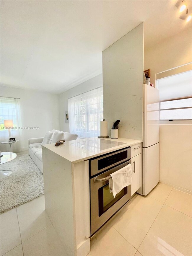 1604 Drexel Ave unit 209, Miami Beach, FL 33139 - photo 3